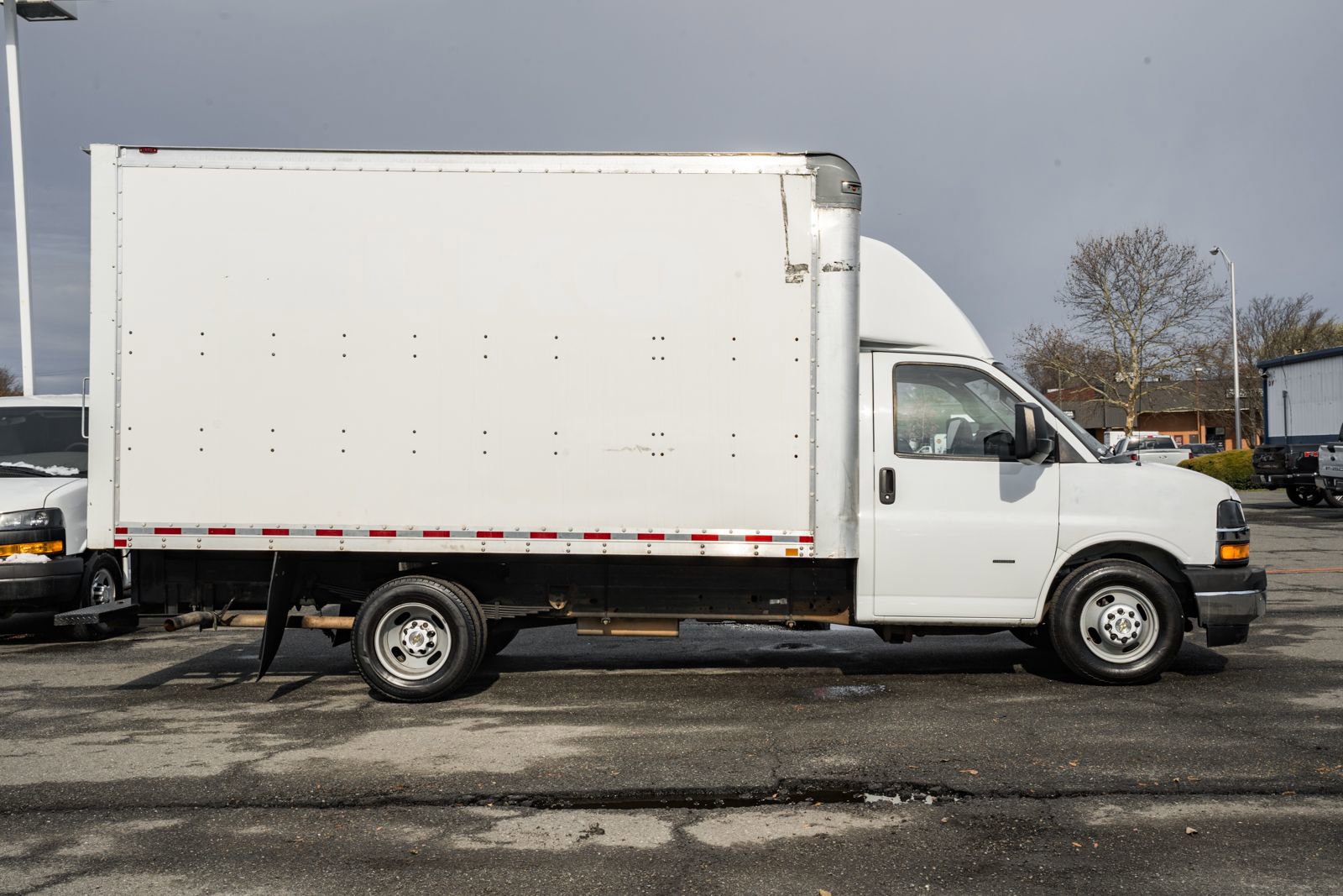 Used 2018 Chevrolet Express 3500 w/ Driver Convenience Package image 3