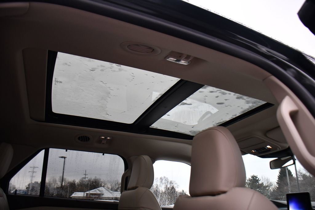 Used 2023 Ford Explorer Platinum w/ Technology Package image 17