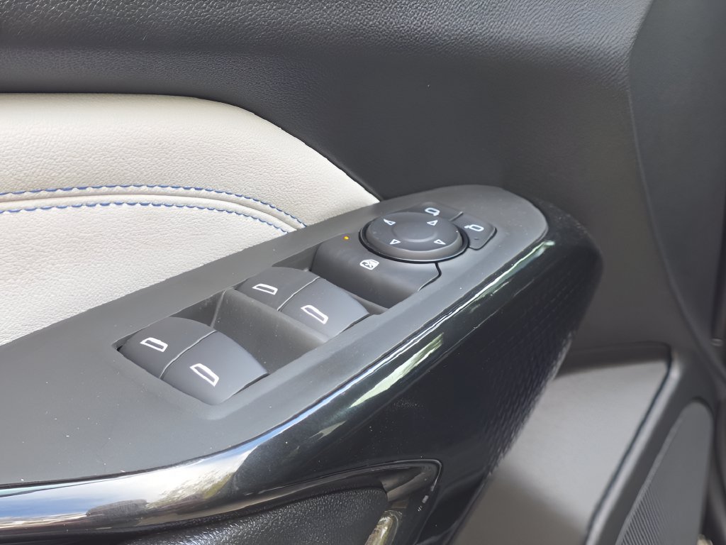 New 2026 Chevrolet Trax LT w/ Midnight Edition FWD image 16