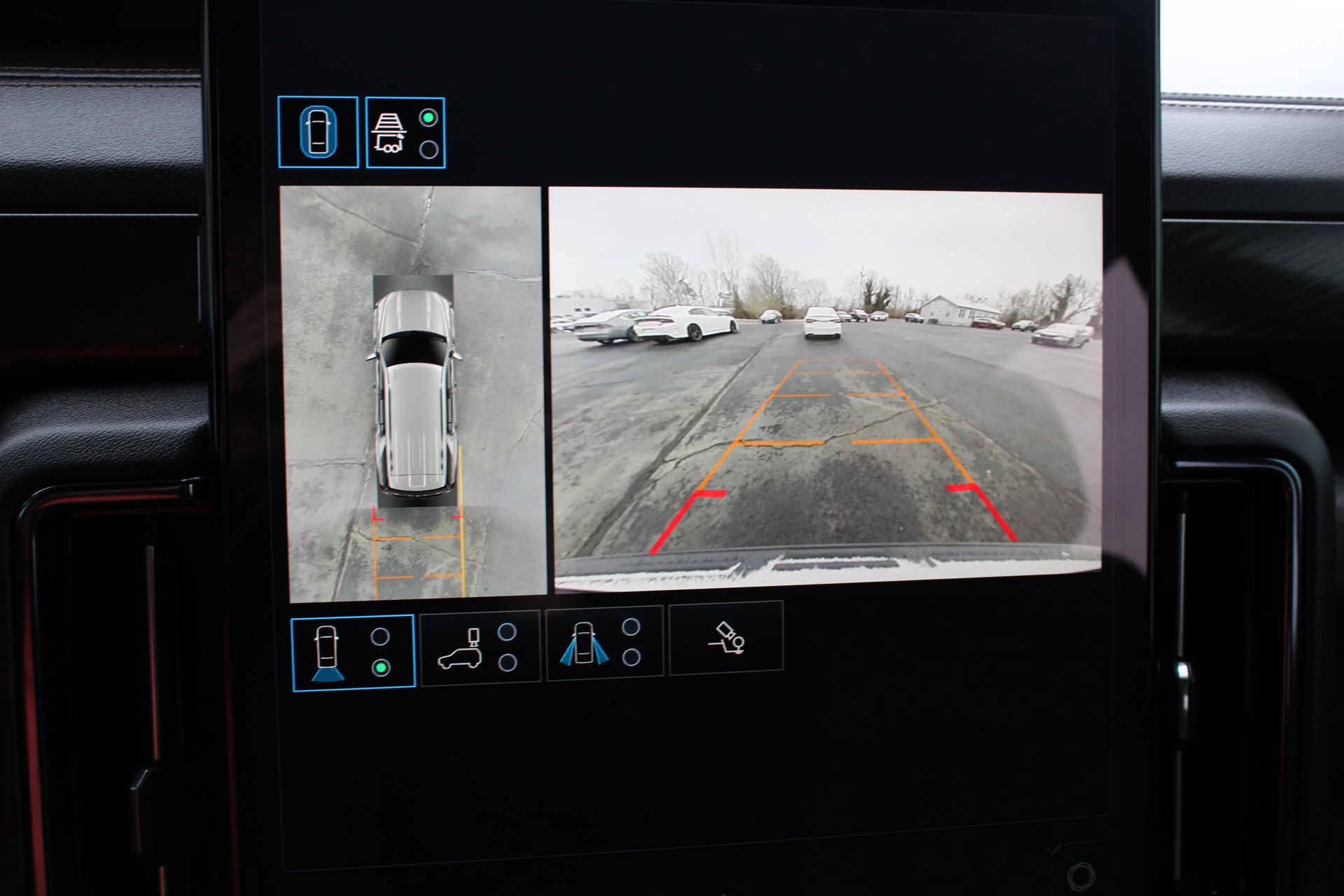 Used 2025 GMC Yukon AT4 w/ LPO, Floor Liner Package image 30