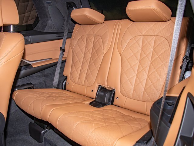 Certified 2025 BMW X7 xDrive40i w/ Executive Package image 23