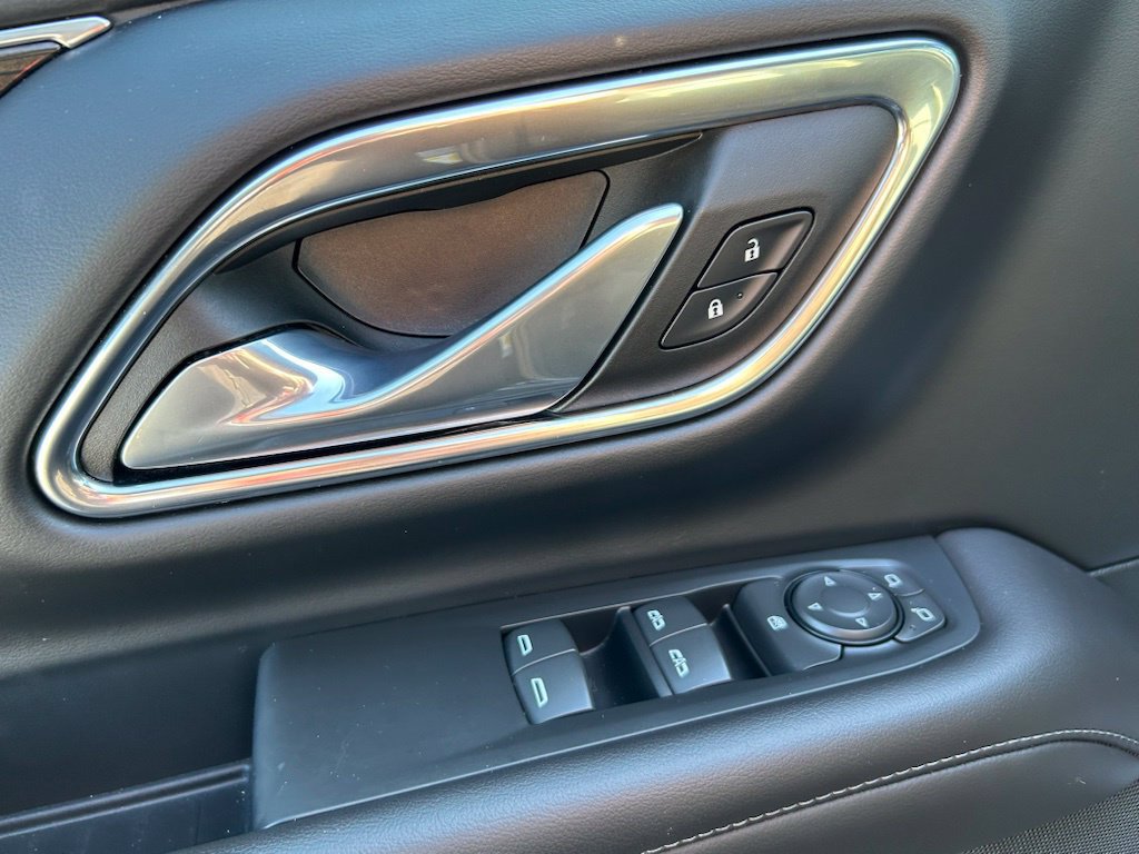 Used 2023 GMC Yukon XL SLE AWD/4WD image 18