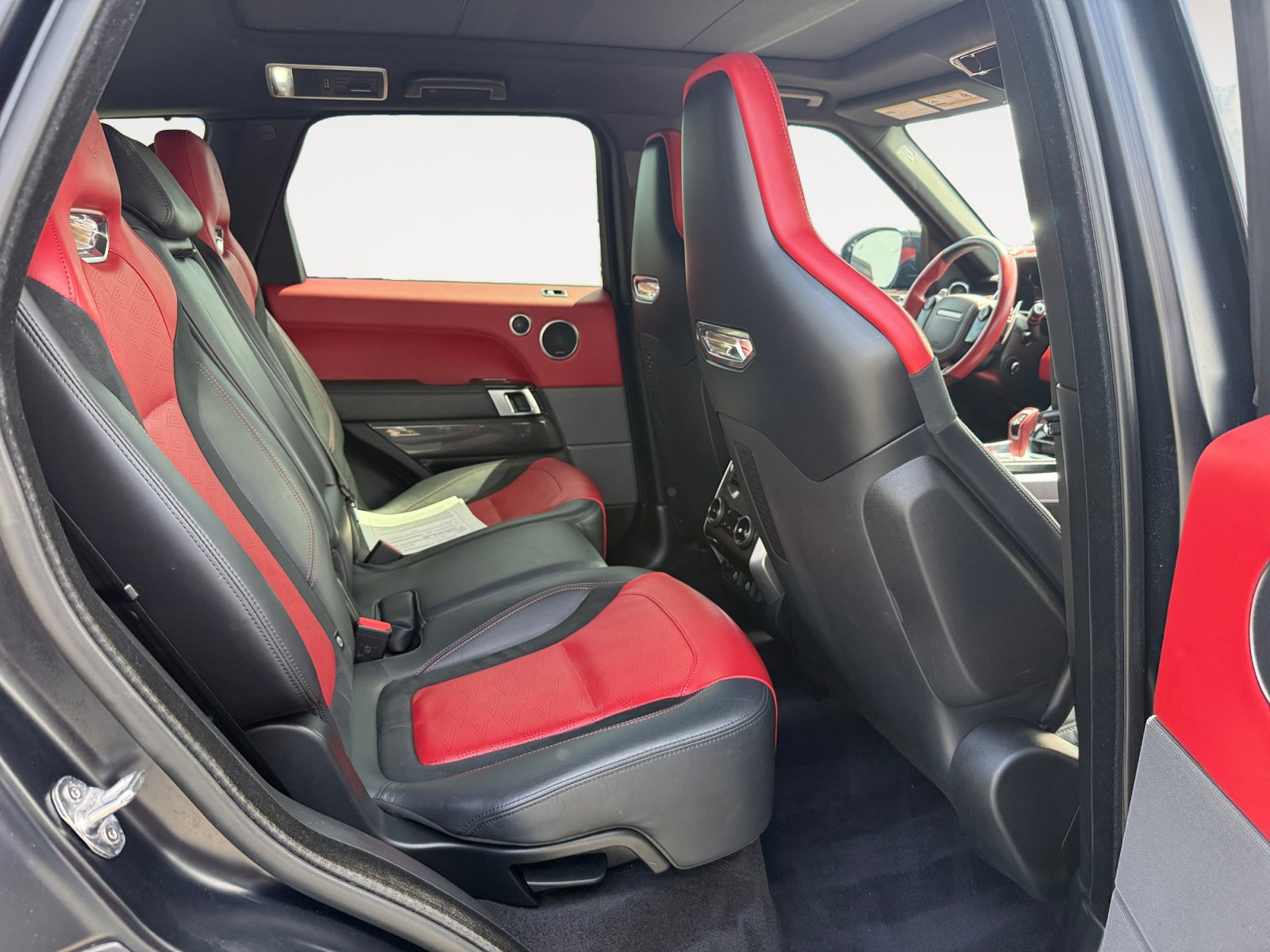 Used 2022 Land Rover Range Rover Sport SVR image 18