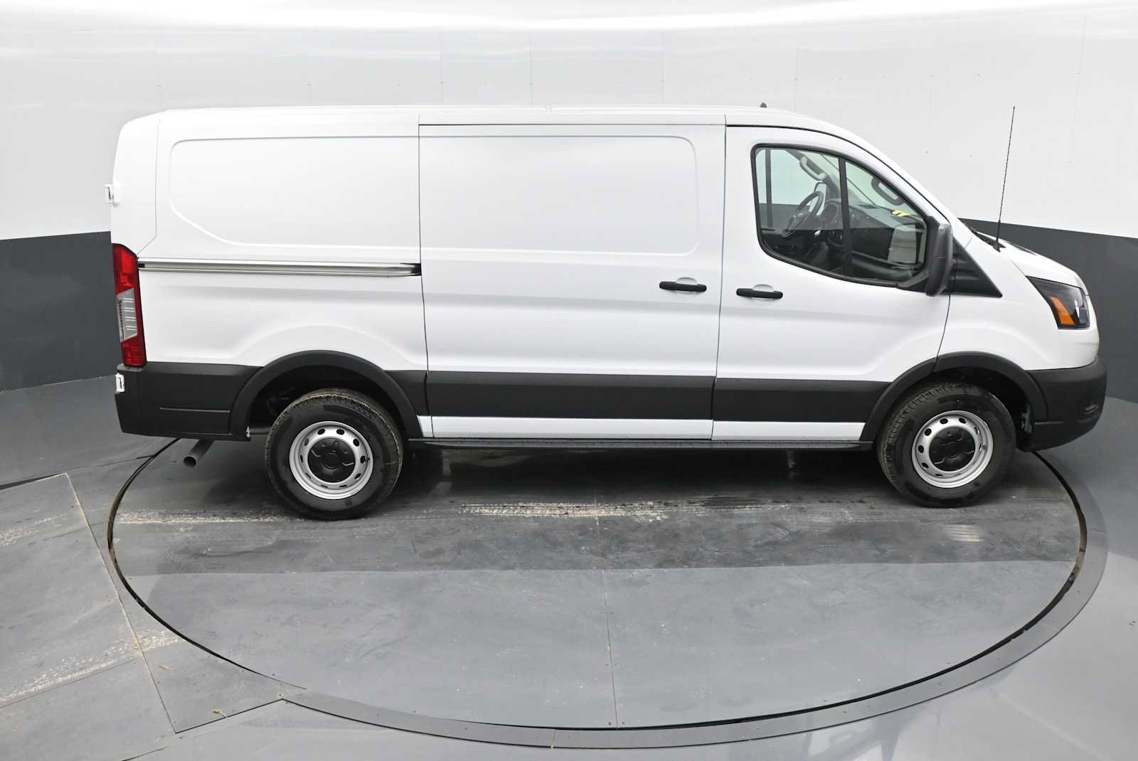 New 2024 Ford Transit 250 148 Medium Roof RWD image 29