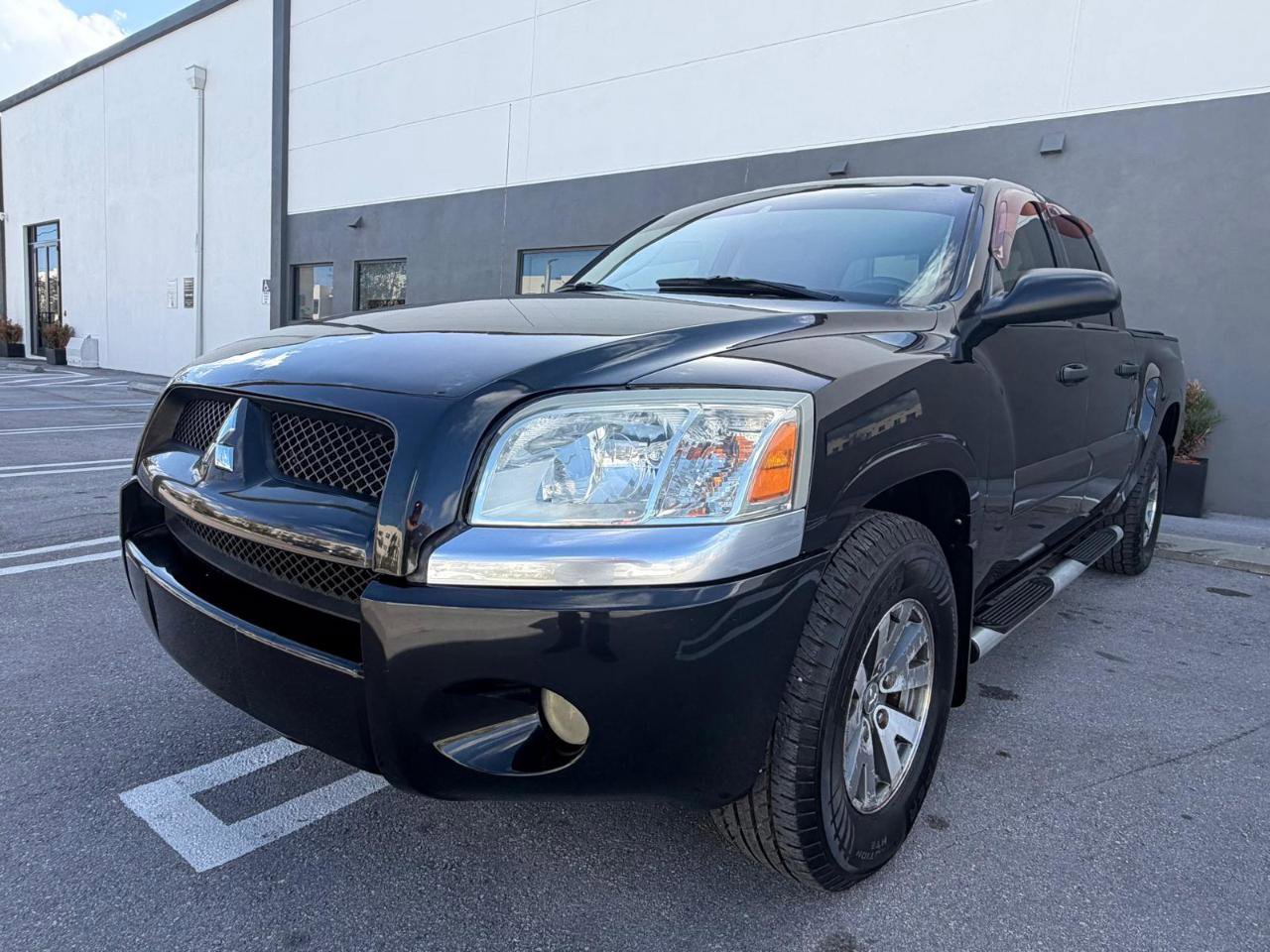 Used 2008 Mitsubishi Raider LS image 4