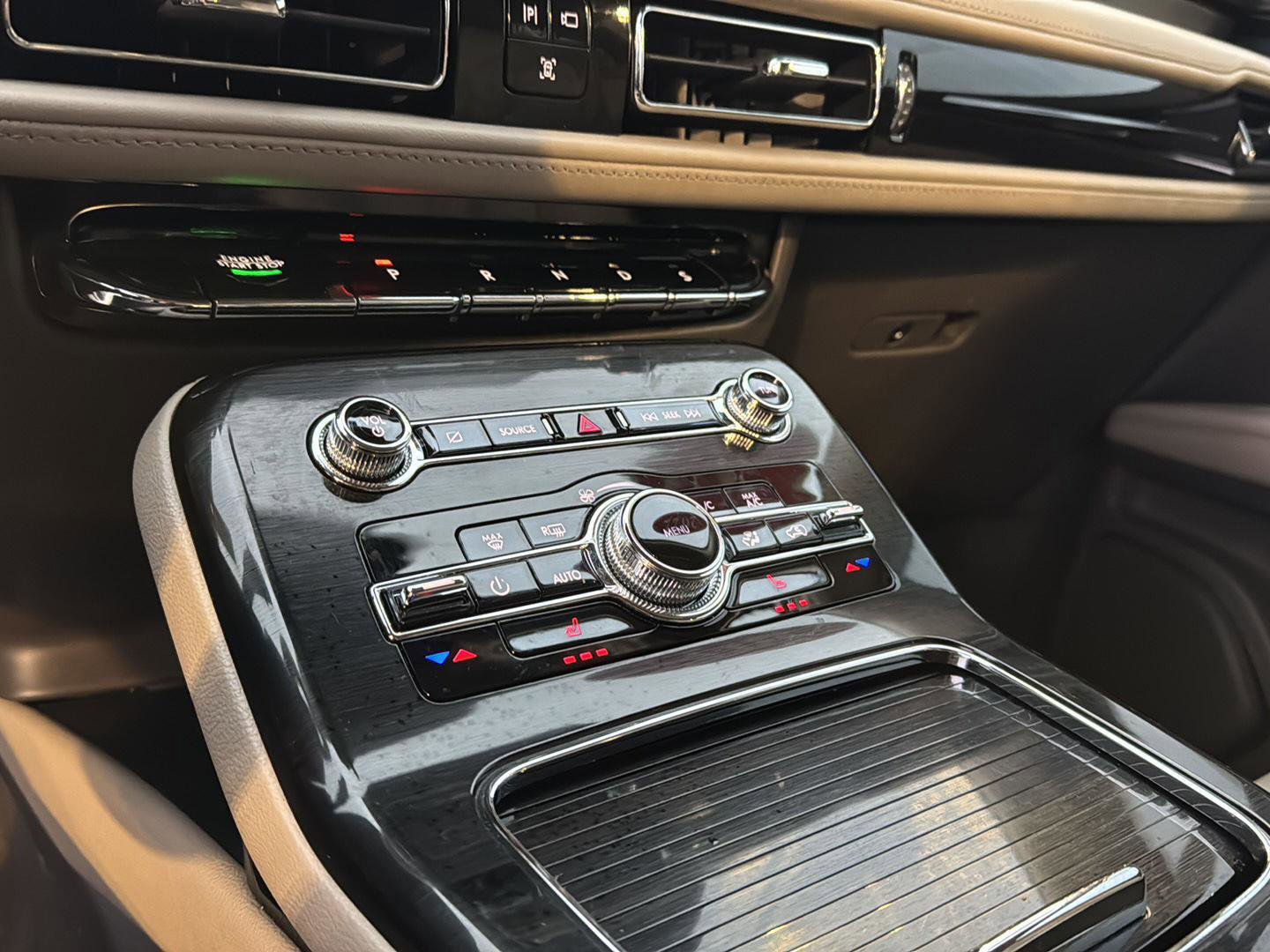 Used 2022 Lincoln Nautilus FWD w/ Premium Package image 24