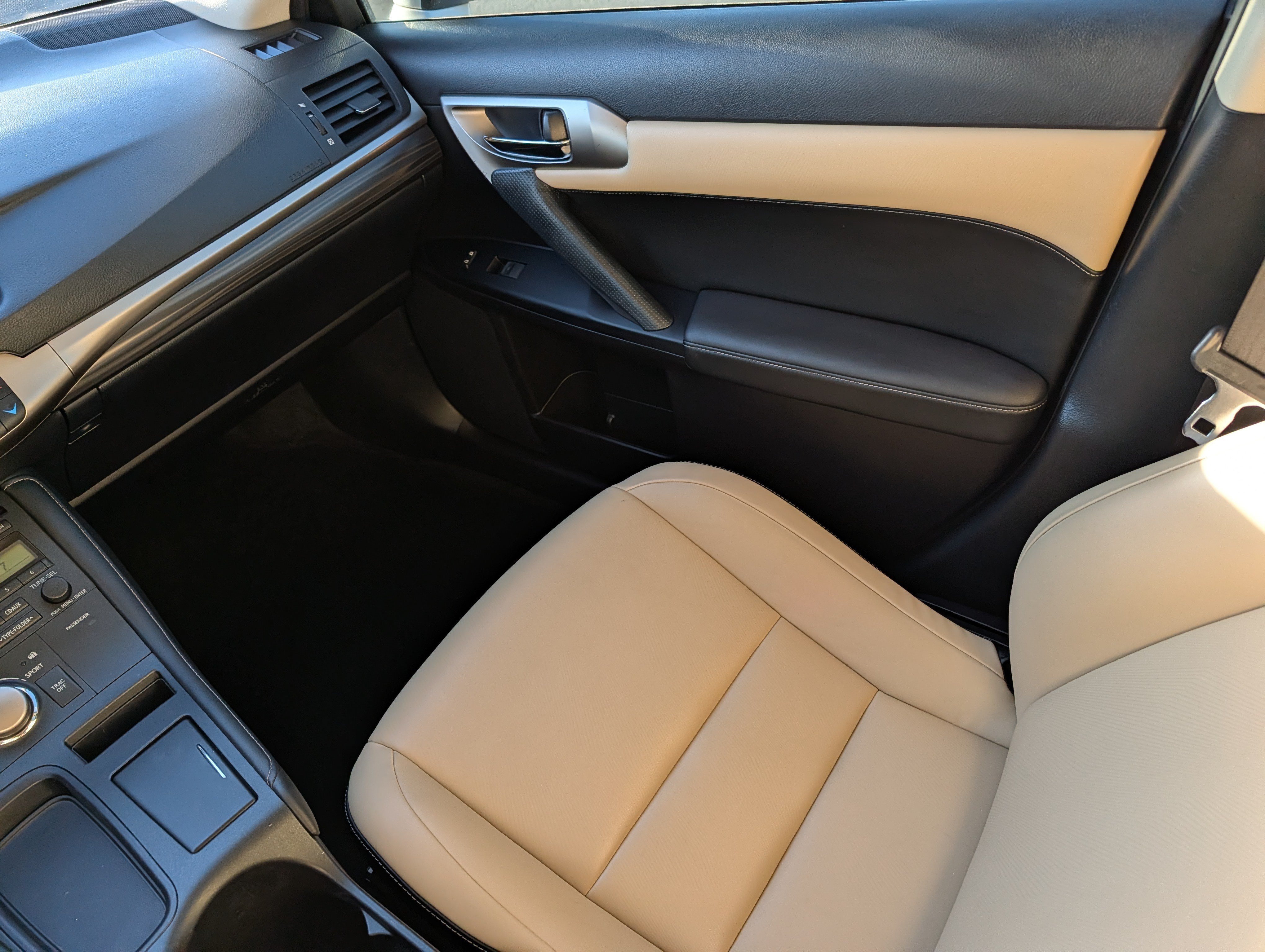 Used 2015 Lexus CT 200h FWD image 11