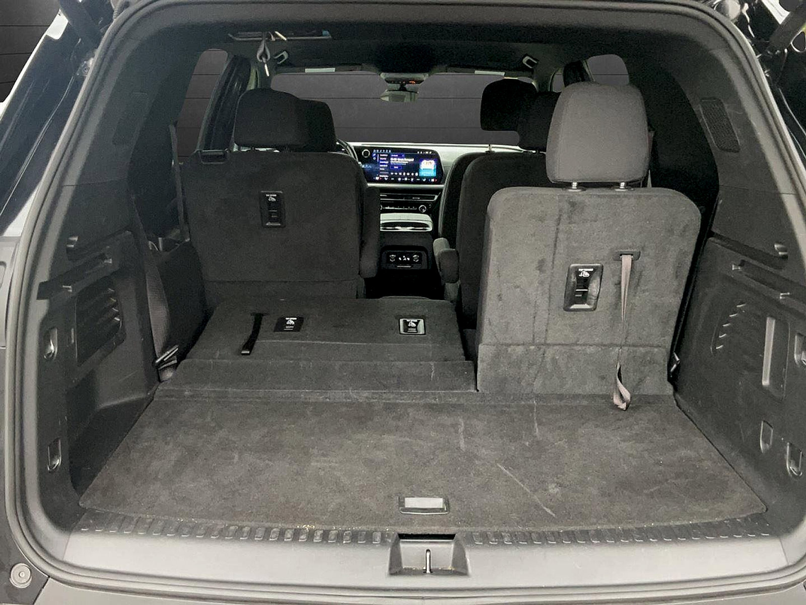 Used 2025 Chevrolet Traverse LT FWD image 10