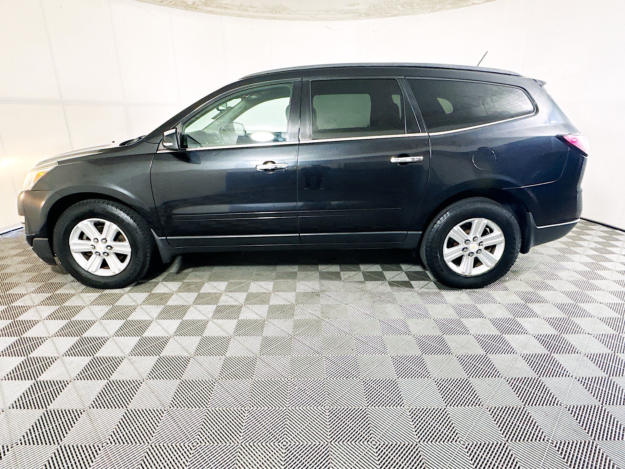 Used 2013 Chevrolet Traverse LT FWD image 6