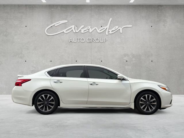 Used 2017 Nissan Altima 2.5 SL w/ Moonroof Package FWD image 17
