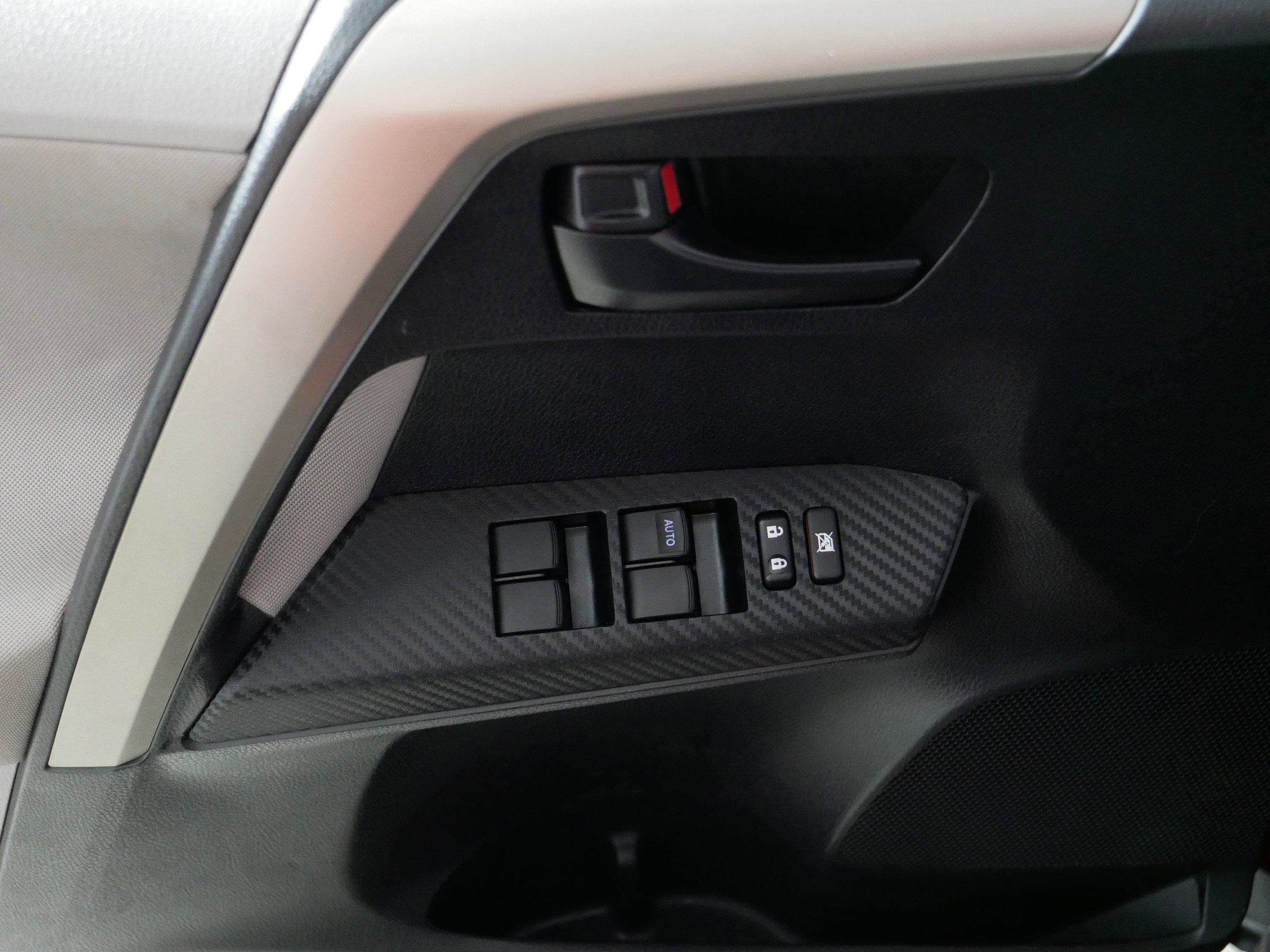 Used 2013 Toyota RAV4 LE AWD/4WD image 19