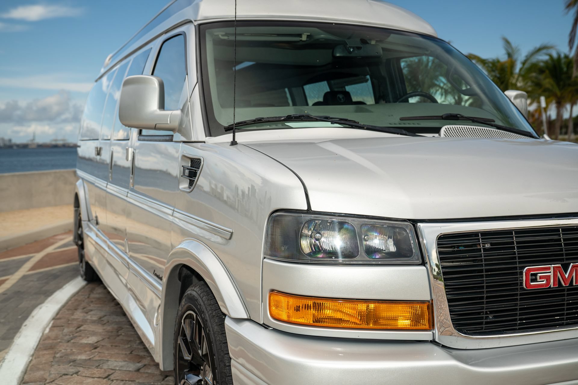 Used 2022 GMC Savana 2500 Extended RWD image 14