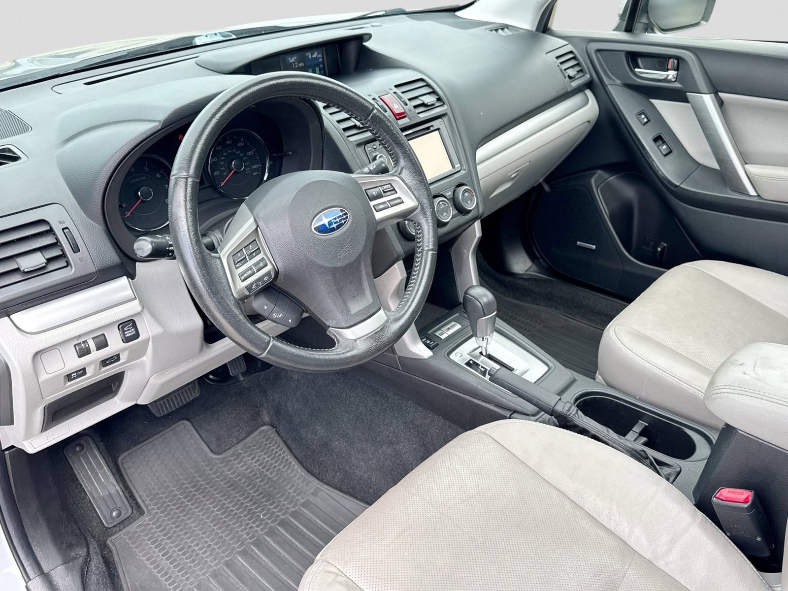 Used 2014 Subaru Forester 2.5i Touring AWD/4WD image 2