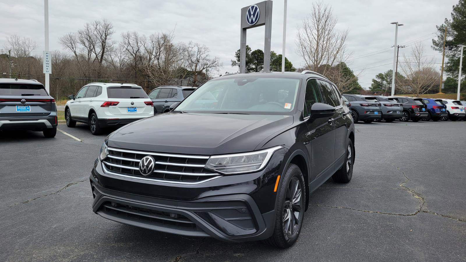 Certified 2023 Volkswagen Tiguan SE image 9