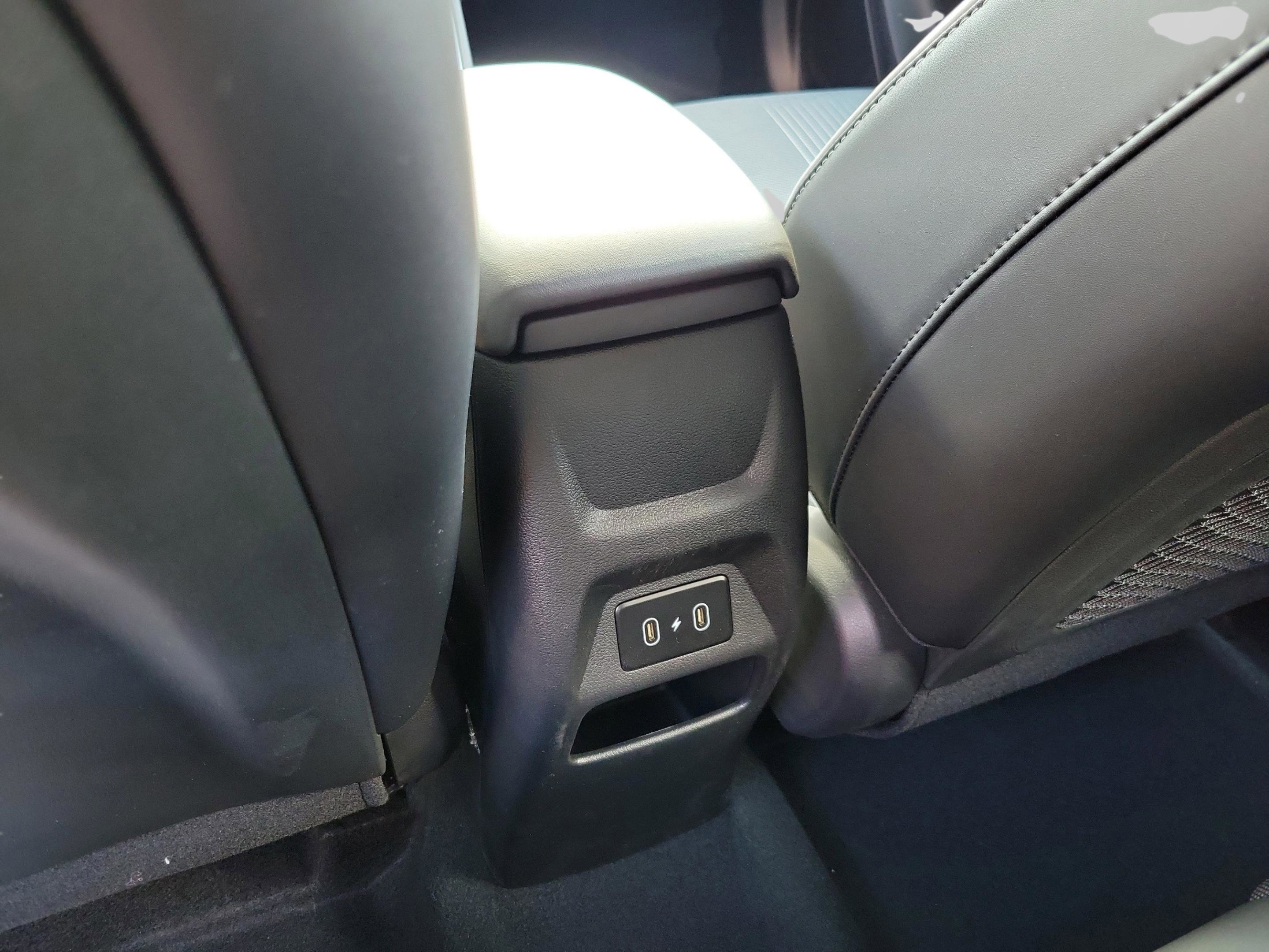 New 2025 Hyundai Venue Limited FWD image 9