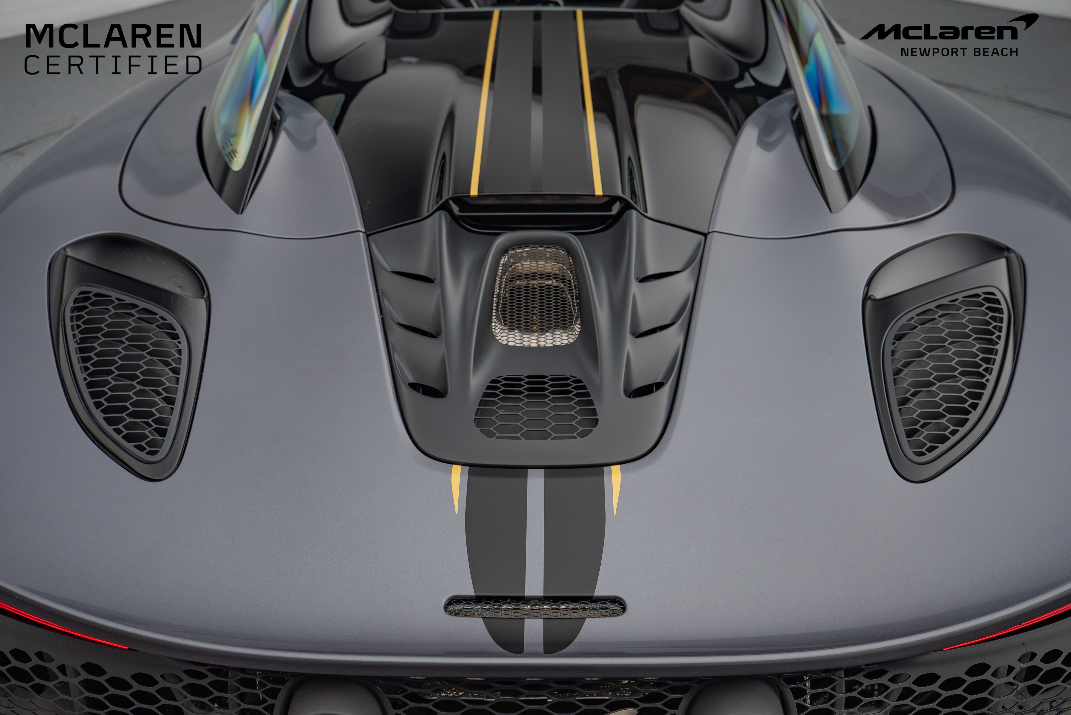 Used 2025 McLaren Artura Spider image 17