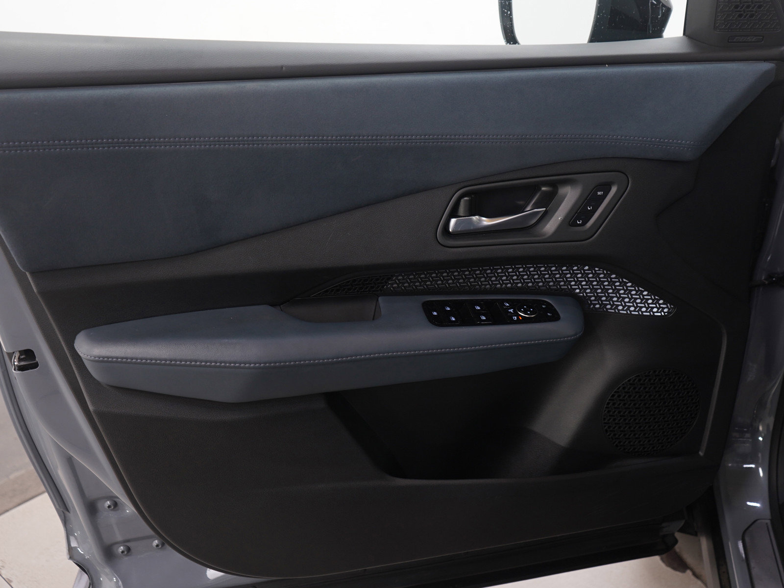 Used 2024 Nissan Ariya AWD image 21