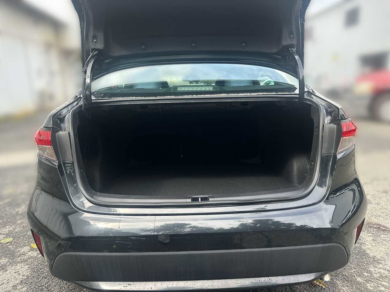 Used 2022 Toyota Corolla LE image 19