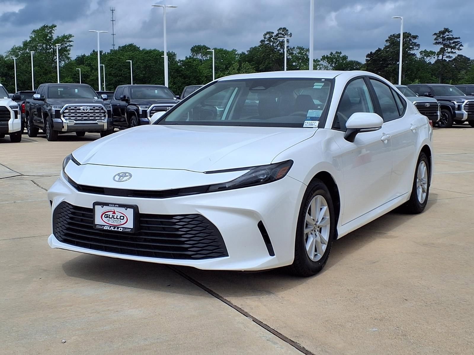 Used 2025 Toyota Camry LE FWD image 3