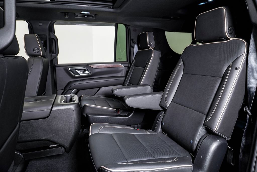 Used 2022 Chevrolet Suburban Premier w/ Premium Package AWD/4WD image 17
