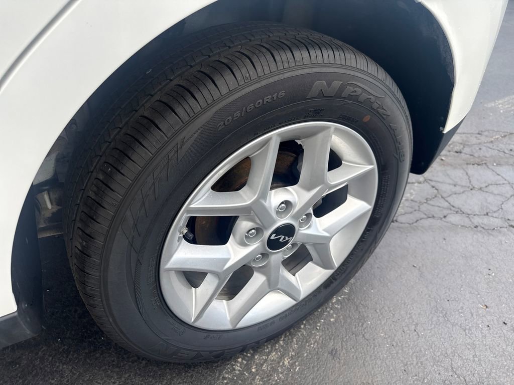 Used 2025 Kia Soul LX w/ LX Technology Package image 32