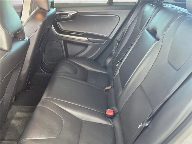 Used 2018 Volvo V60 T5 Cross Country image 18