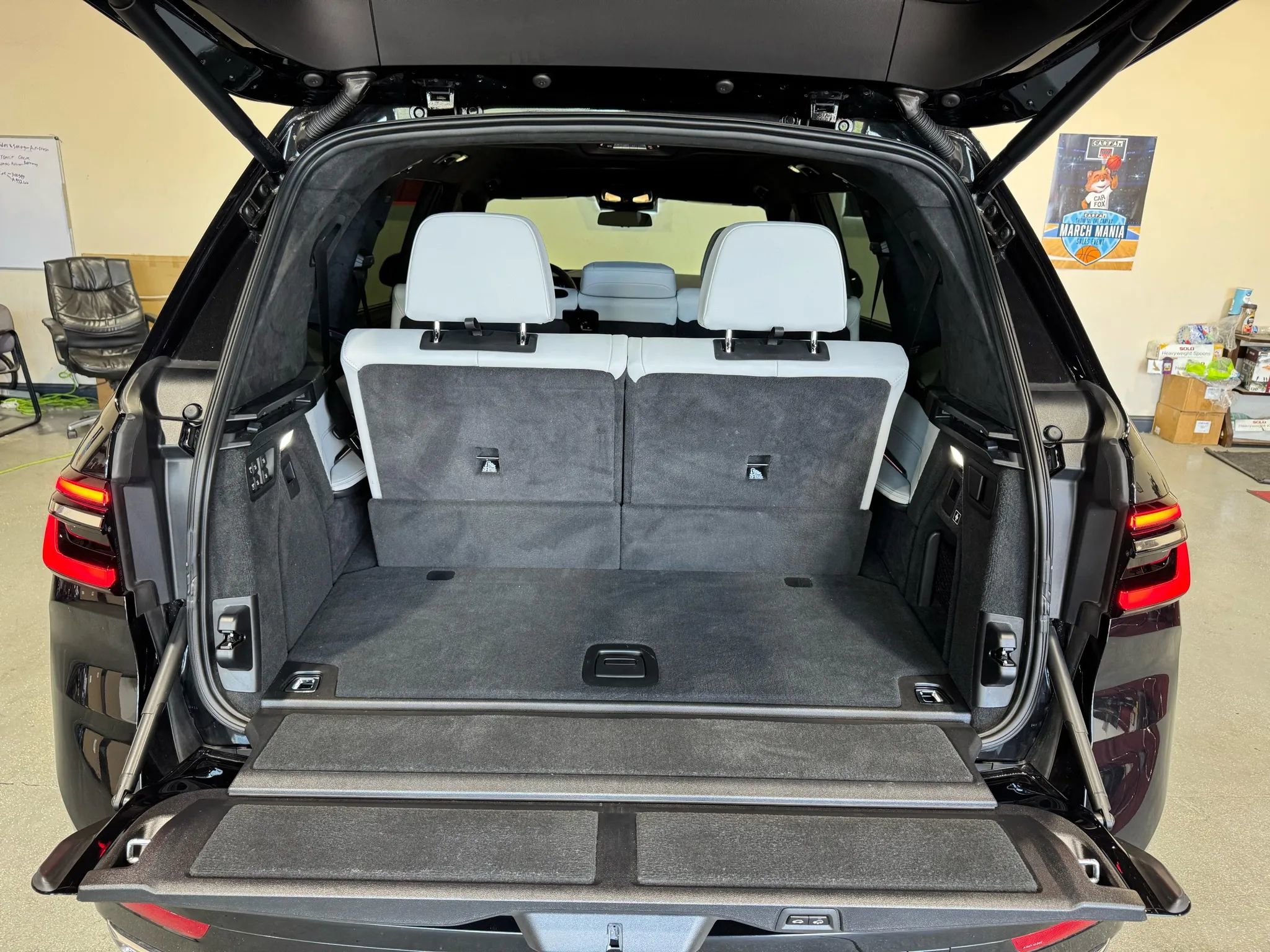 Used 2023 BMW X7 xDrive40i w/ Premium Package image 32