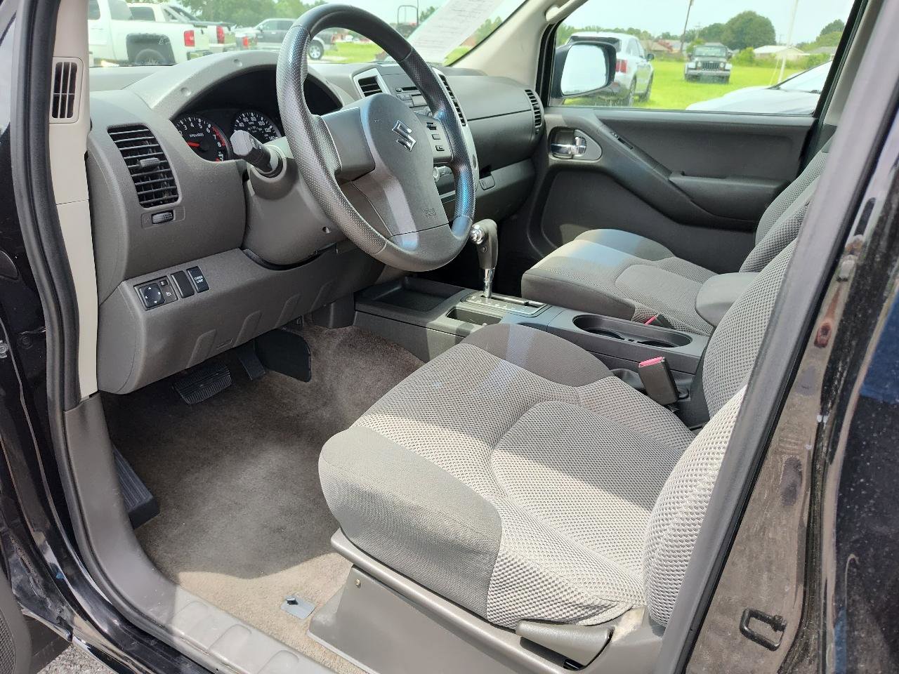 Used 2010 Suzuki Equator Sport image 2