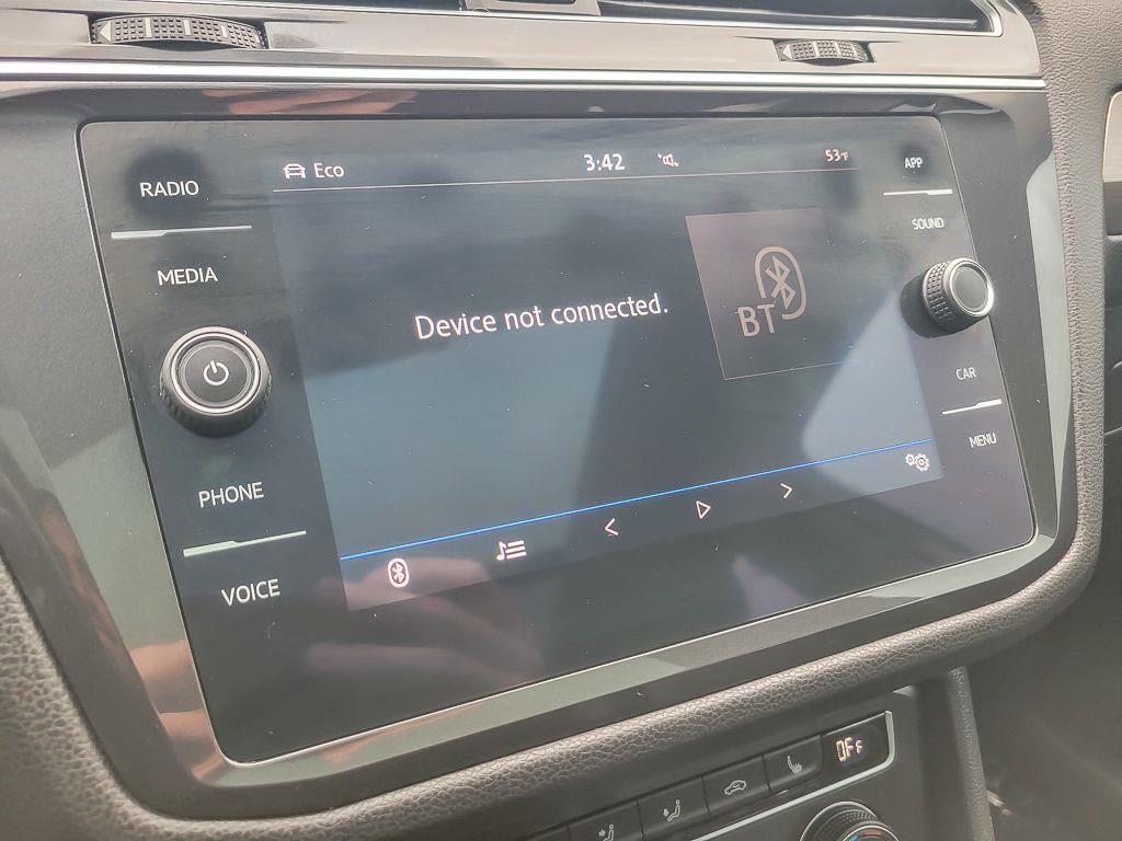 Used 2018 Volkswagen Tiguan SE w/ Panoramic Sunroof Package image 16