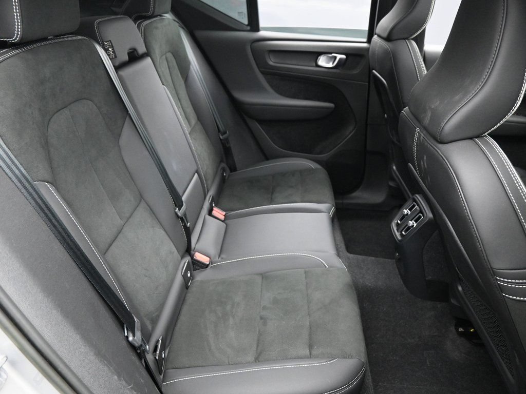 Used 2023 Volvo XC40 Recharge Ultimate w/ Protection Package Premier AWD/4WD image 38