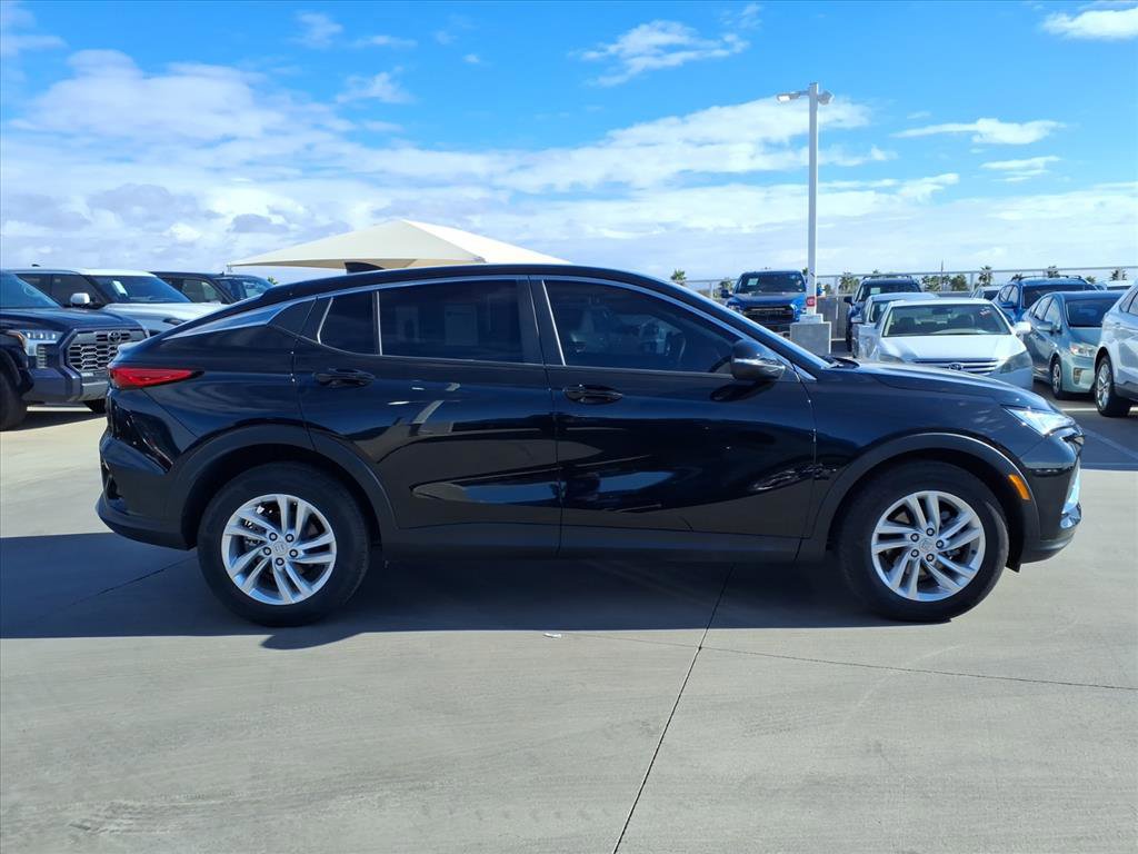 Used 2025 Buick Envista Preferred w/ Convenience II Package image 4