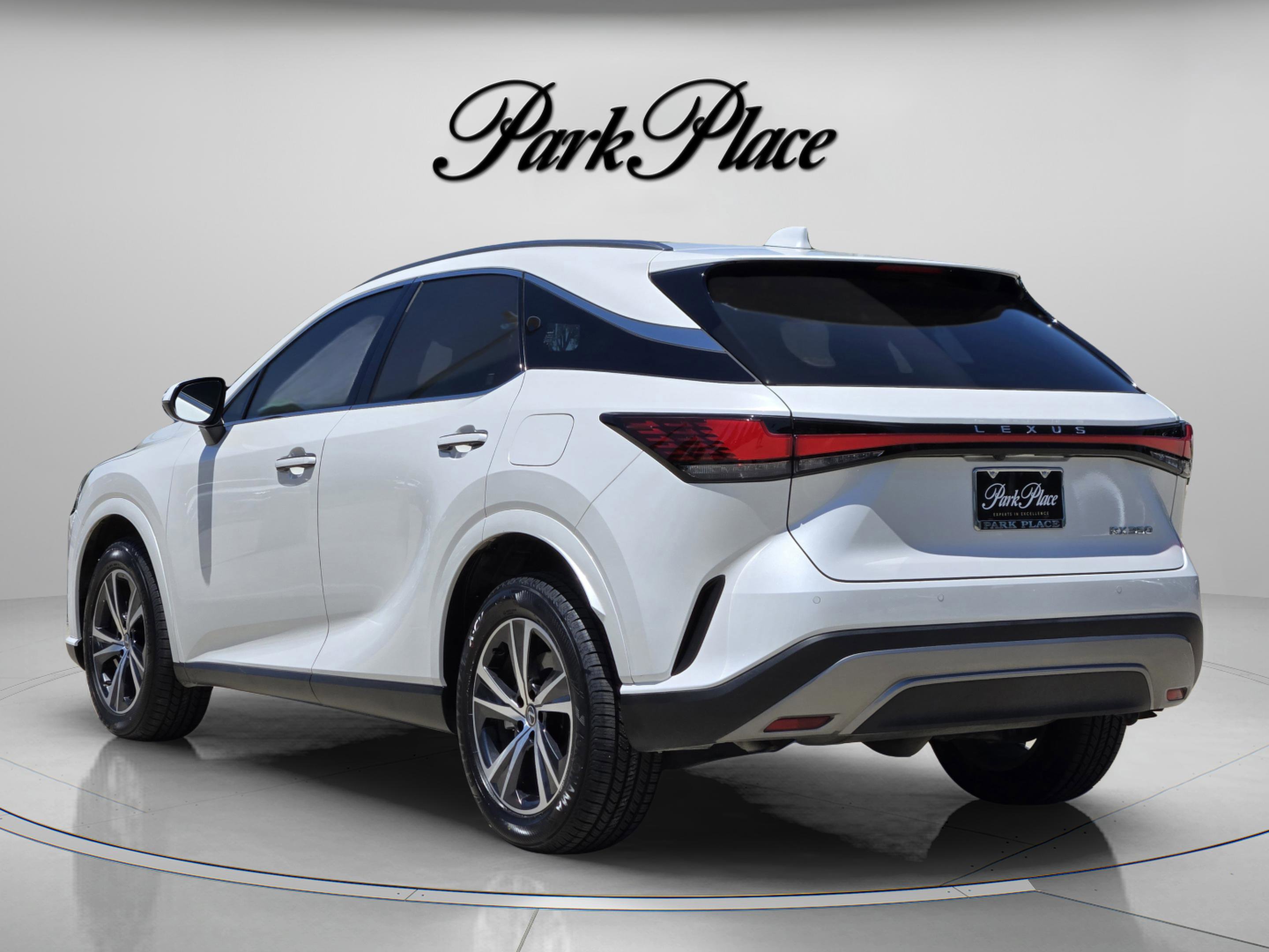 Used 2024 Lexus RX 350 Premium w/ Accessory Package (Z1) FWD image 3