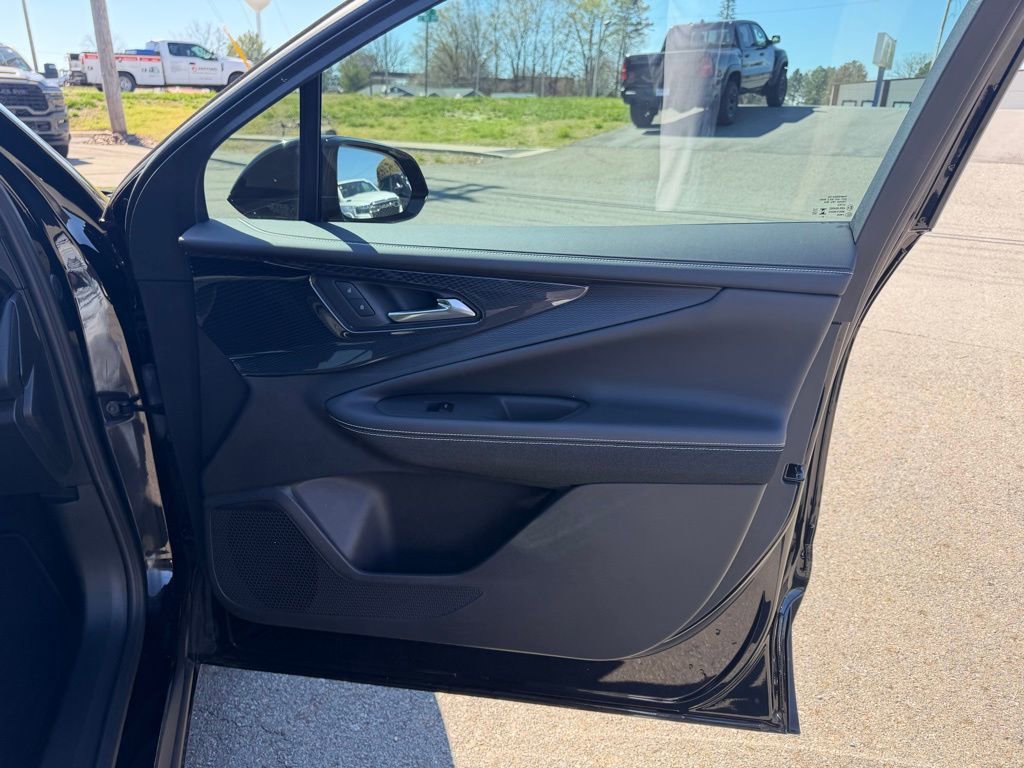 Used 2025 Chevrolet Blazer EV LT image 30