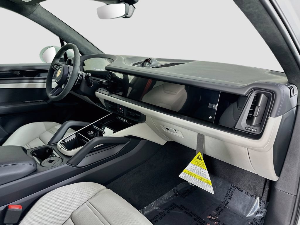 Certified 2026 Porsche Cayenne GTS AWD/4WD image 32