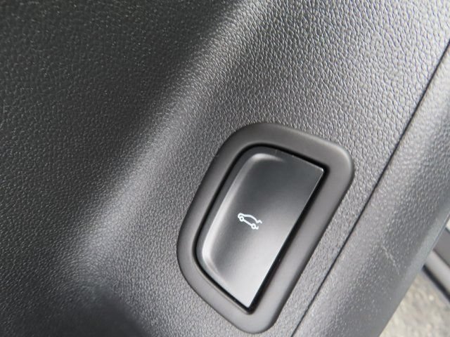 Used 2025 Chevrolet Traverse LT AWD/4WD image 12