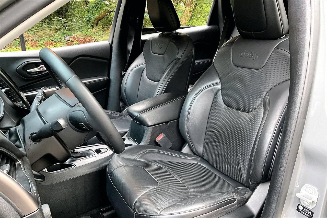 Used 2021 Jeep Cherokee Latitude Lux w/ Comfort/Convenience Group FWD image 18