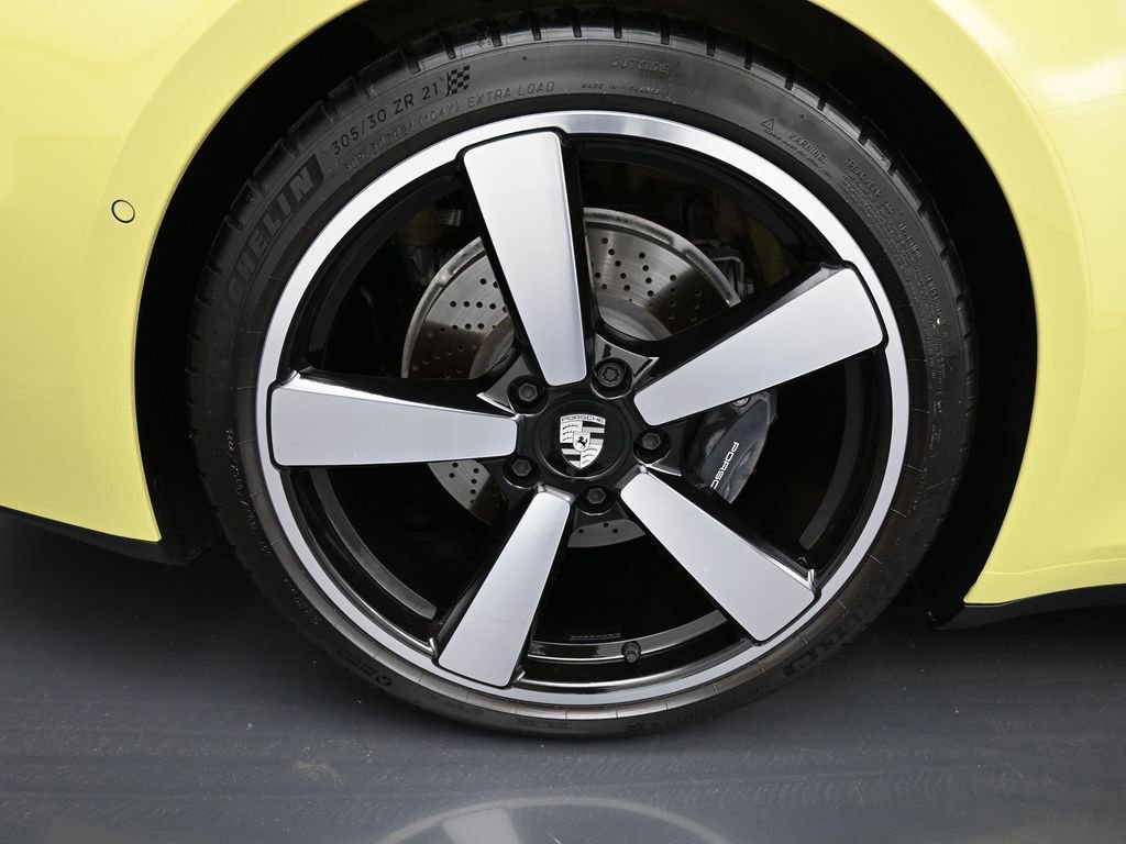 Certified 2025 Porsche 911 Carrera image 11