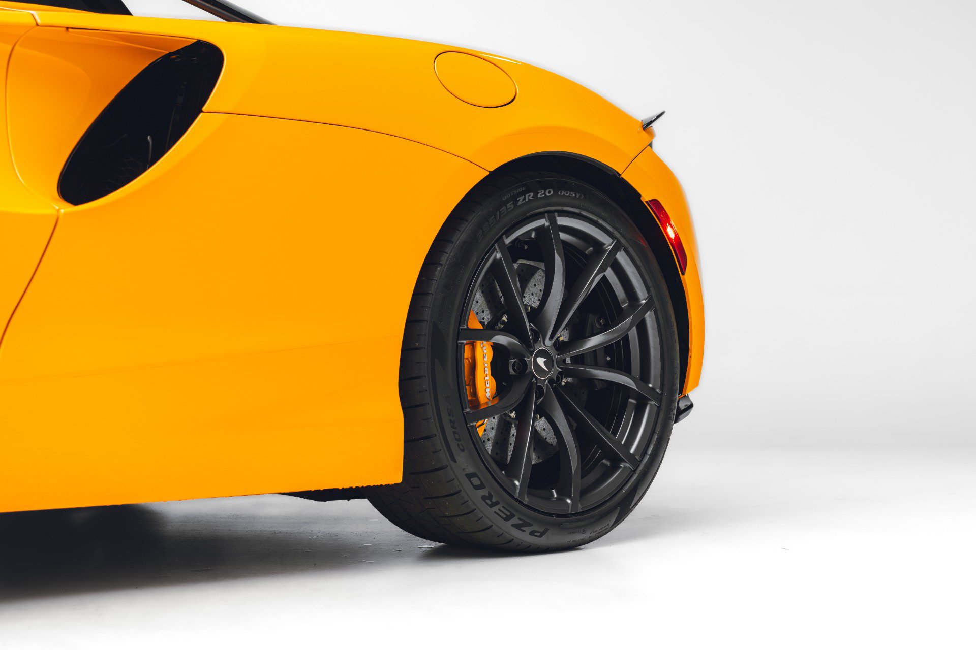 Used 2023 McLaren Artura RWD image 14