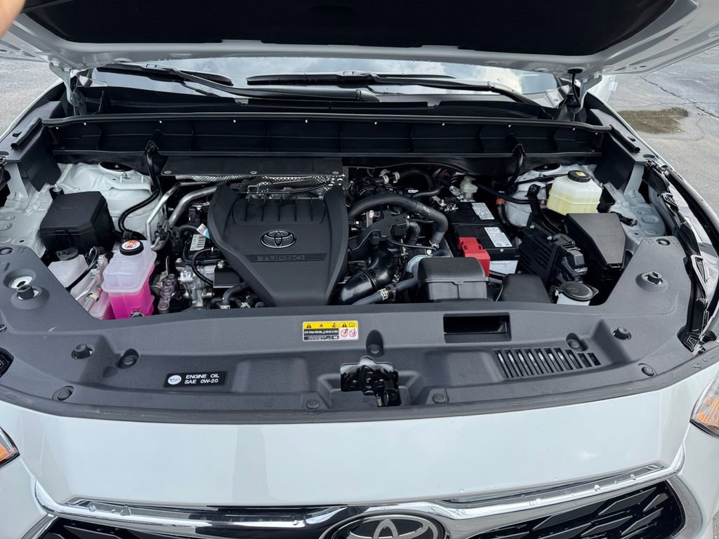 New 2025 Toyota Highlander Limited image 23