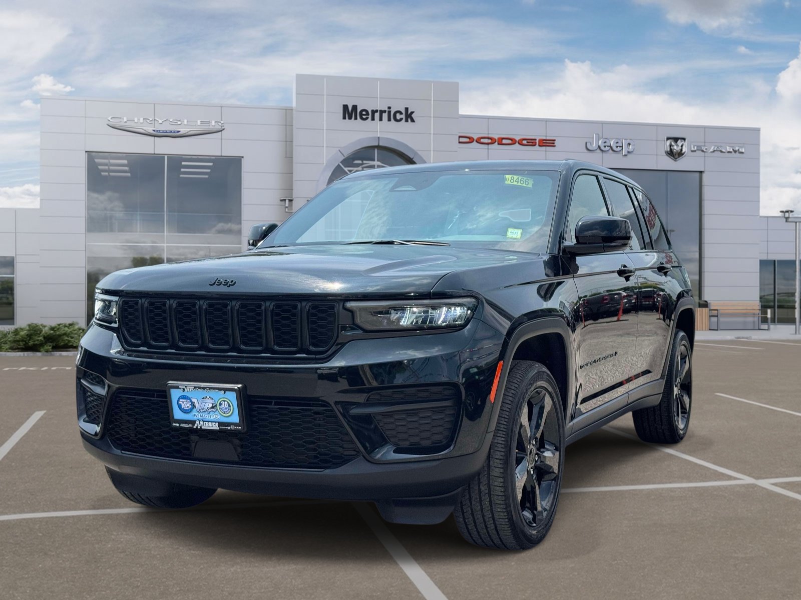 Used 2024 Jeep Grand Cherokee Altitude AWD/4WD image 4