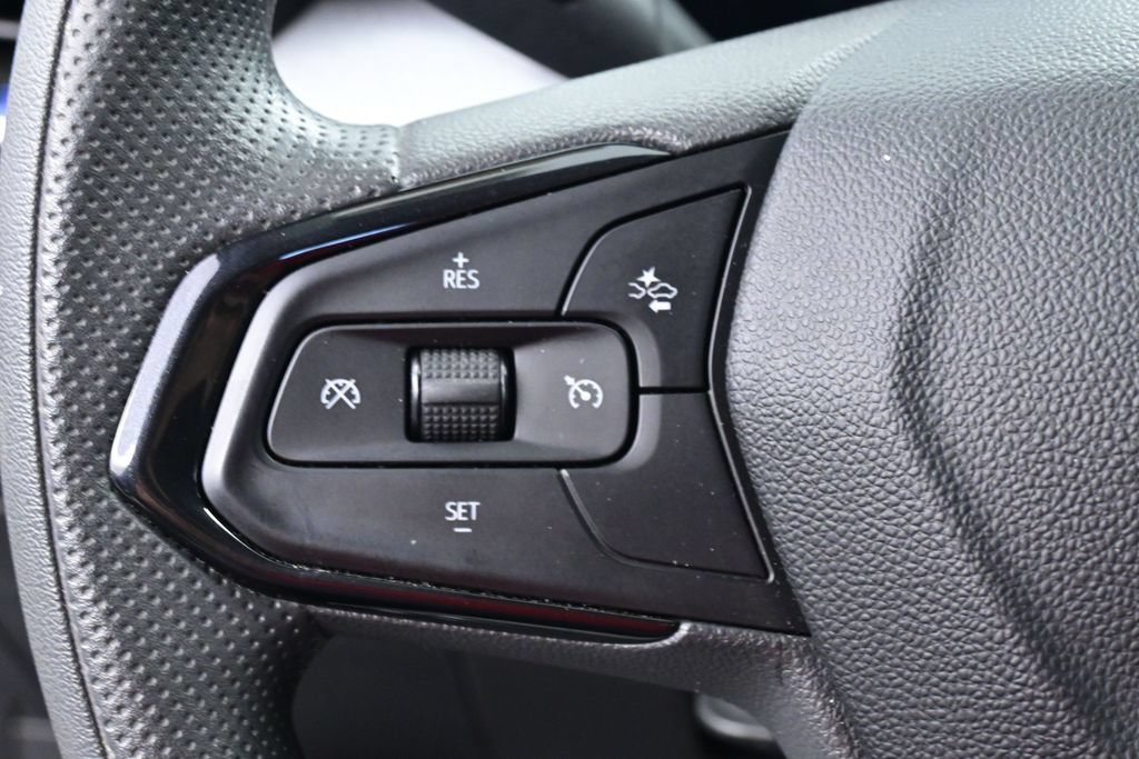 Used 2025 Chevrolet Trax LT FWD image 38