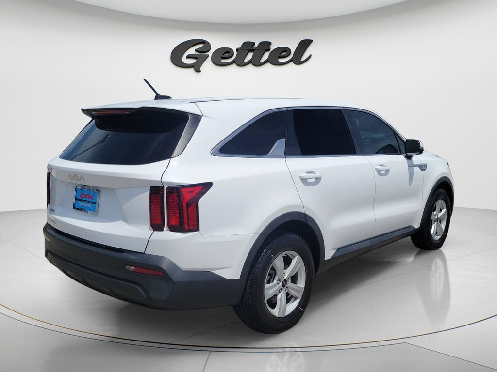 Used 2023 Kia Sorento LX FWD image 5
