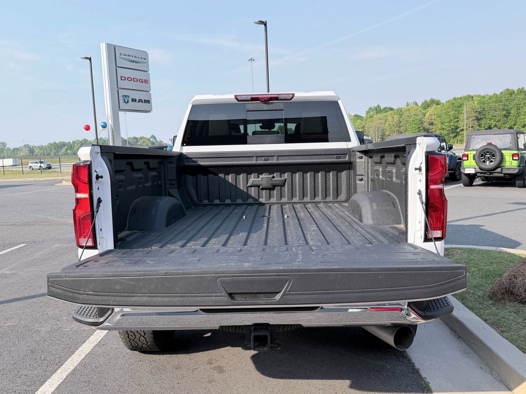 Used 2026 Chevrolet Silverado 2500 LTZ w/ LTZ Premium Package image 9
