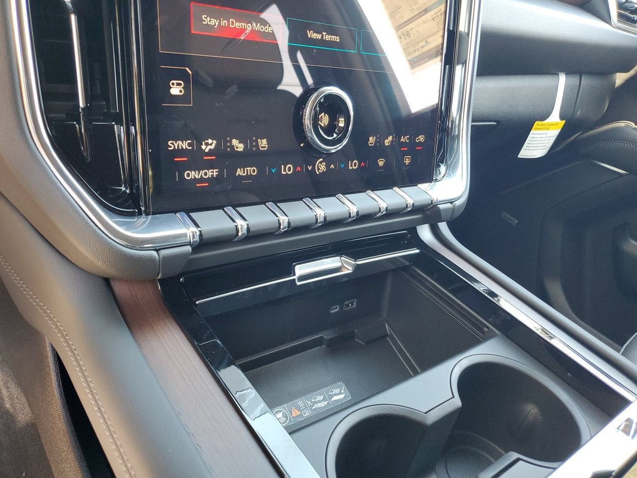 New 2026 GMC Yukon XL Denali w/ Denali Reserve Package AWD/4WD image 23