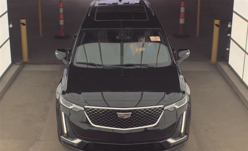 Used 2023 Cadillac XT6 Premium Luxury w/ LPO, Floor Liner Package AWD/4WD image 4