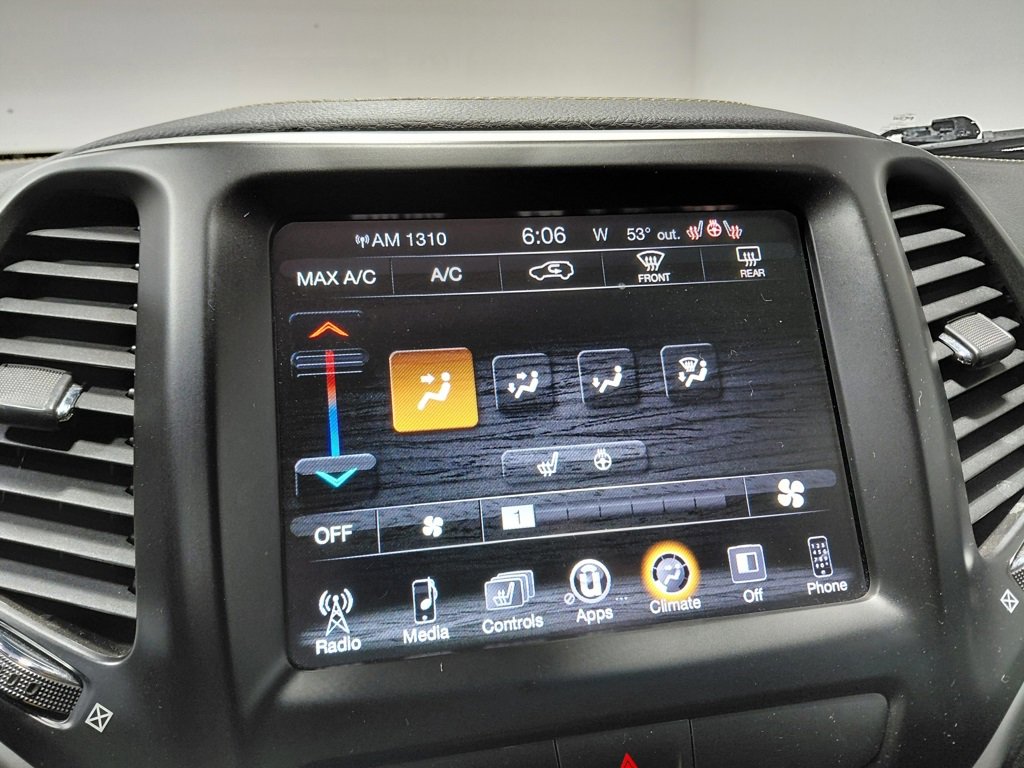 Used 2018 Jeep Cherokee Latitude Plus w/ Cold Weather Group image 34