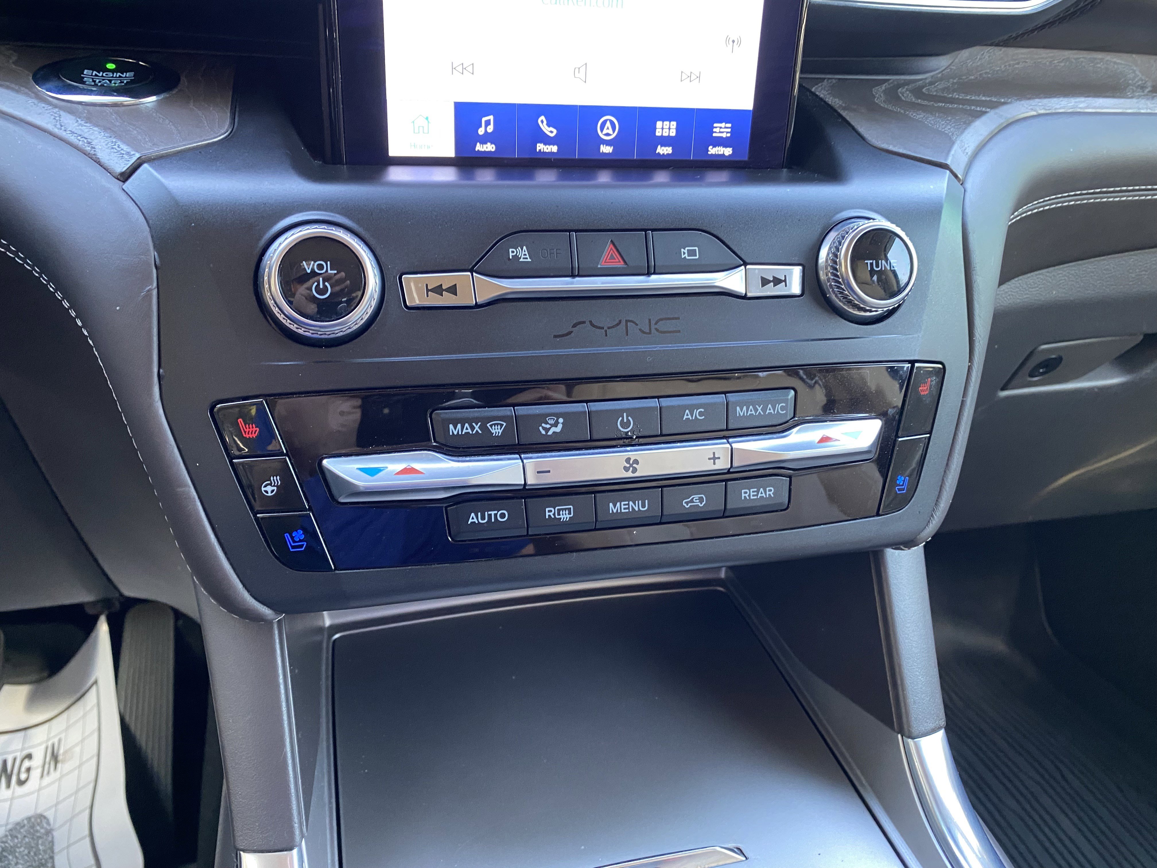 Used 2020 Ford Explorer Platinum w/ Premium Technology Package image 29