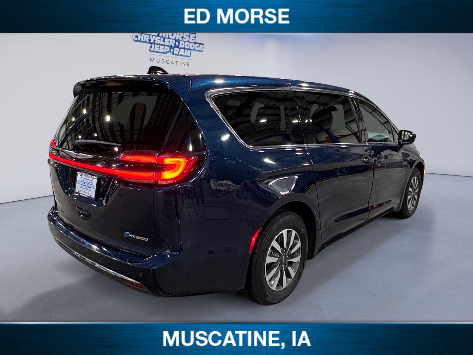 Used 2024 Chrysler Pacifica Select image 5