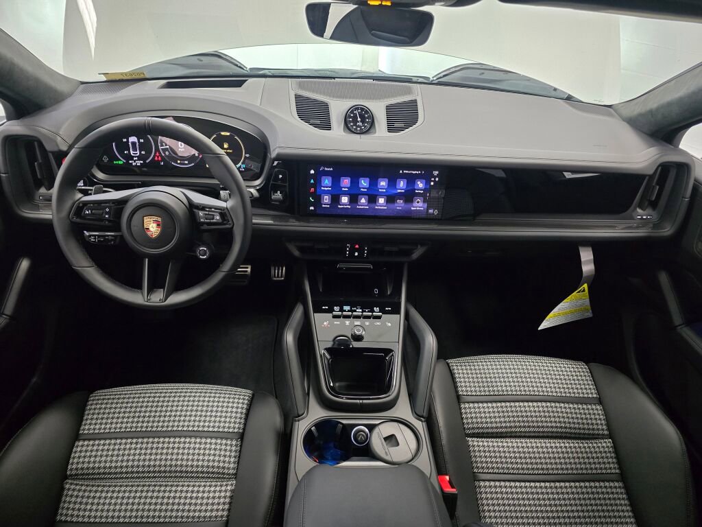 New 2026 Porsche Cayenne GTS image 19