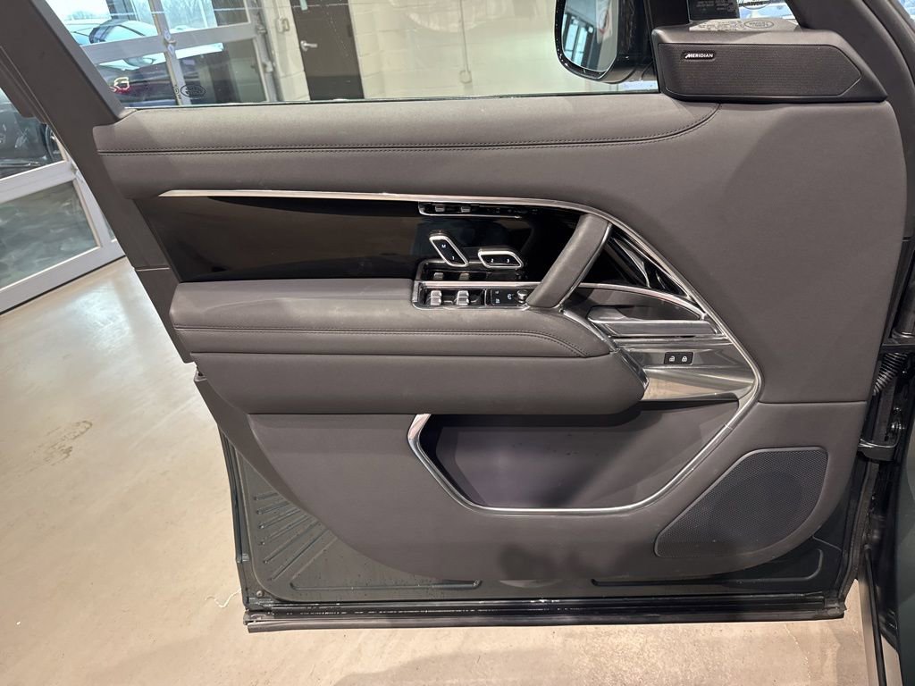 Used 2023 Land Rover Range Rover SE image 12